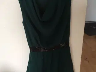 Grøn D-xel kjole str 16 sælges
