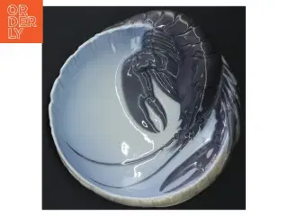 Askebæger med hummer, model 3498 Royal Copenhagen (str. Ø 20 cm) fra Royal Copenhagen