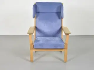 Wegner lænestol med blåt polster og stel i eg