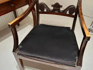 Skrivebord og stol 