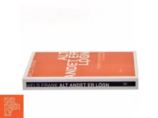 Alt andet er løgn : essays om moderne litteratur af Niels Frank (f. 1963) (Bog)
