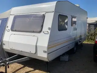 Campingvogn, 5 sovepladser. 3m fortelt fra 2017