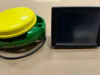 John Deere Starfire 7000  Starfire 7000 antenne og en Gen4 4640 skærm med SF1 niveau