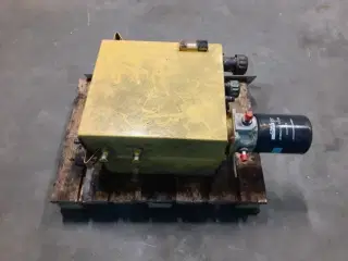 New Holland TF78 Hydrauliktank 84000629