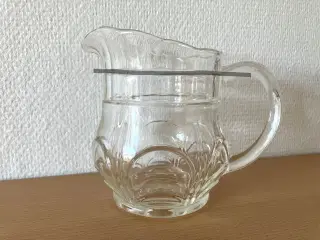 Nanna mælke/saftevandskande og 4 glas.