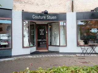 FLOT OG CHARMERENDE BUTIK PÅ 131 M2