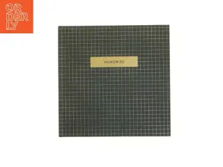 skitsebog med hårdt omslag fra Søstrene Grene (str. 20 x 20 cm)