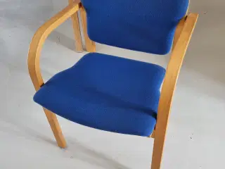 Stabelbare stole med stor komfort