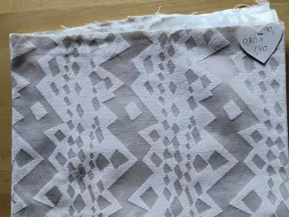 Offwhite stof med blank effekt - 0,80m x 1,40m