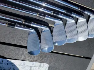Srixon I-701 Forged golfjern med stålskaft