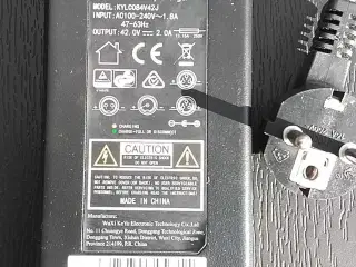 Oplader til el-cykel.