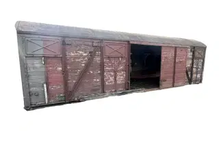 Togvogn med patina