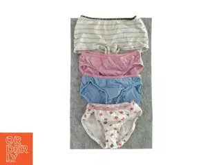 Underbukser (4 styks) (str. 98-104)