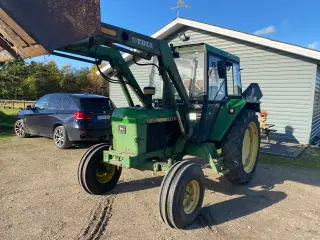 John Deere 2130