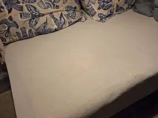 Halvanden mands box madras med ben.