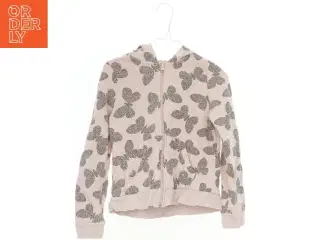 Lyserød hættetrøje med sommerfuglmønster fra H&M (str. 122)