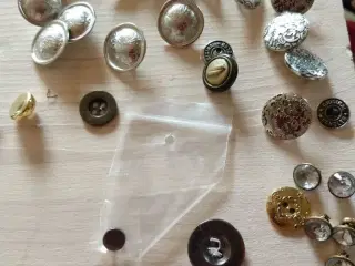 Ca. 1.000 knapper