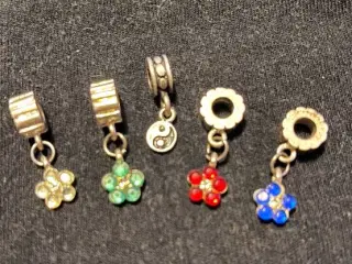 Vedhæng - yin og yang + blomster i flere farver 