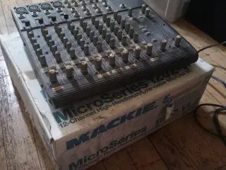 Mackie mixer