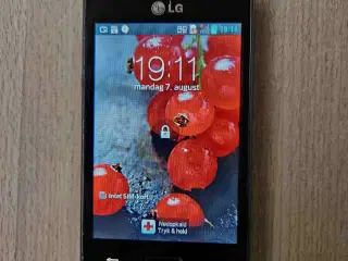 LG E-610 smartphone