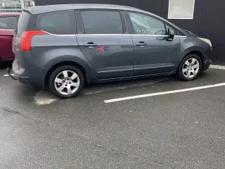 Dejlig stor 7 personers bil