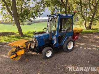 Kompakttraktor Iseki TX2160 med kost og saltspreder
