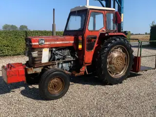 Massey Ferguson 178 med lift