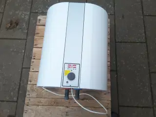 Metro vandvarmer . Rør ned. 30 liter.