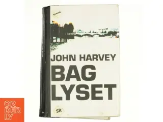 Bag Lyset af John Harvey