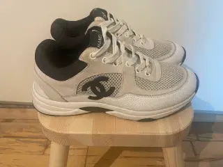 Flotte Chanel sneakers 