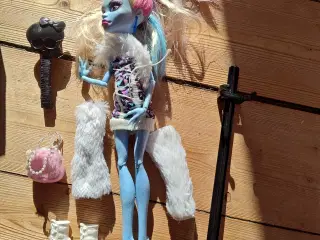 Monster High Abbey Bominable Dukke