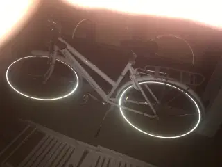Hvid dame/pige cykel