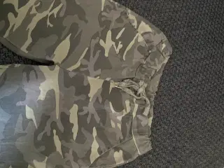 Buks One size (L/XL) army farvet med bindebånd 