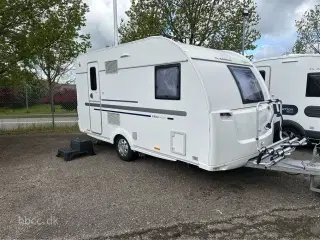 2018 - Adria Altea 402 PH   Adria Altea 402 PH (2018) – Let og kompakt vogn med mover &amp;amp; fortelt