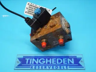 Case 621D Ventilblok