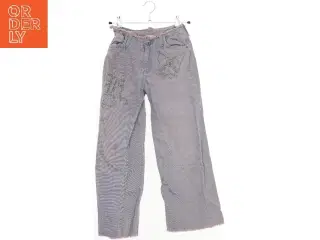 Broderede jeans fra H&M (str. 134)