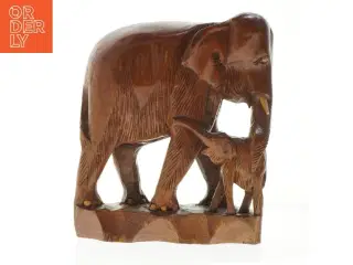 Træskulptur af elefanter (str. 31x27 cm)