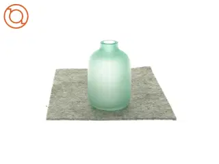 vase i grønt farvet glas (str. HØ 9x6 cm)