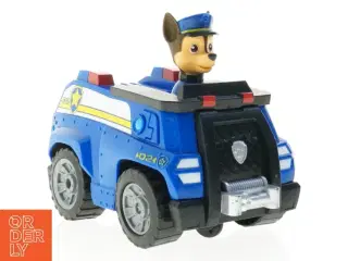 Fjernstyret politibil med figur fra Paw patrol (str. 19 x 11 cm)