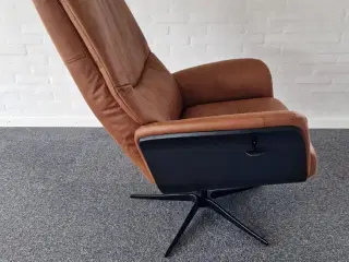 Ny lænestol med skammel 