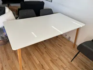 Spisebord