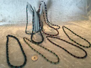 Halskæde med kokus træ og Swarovski krystaller.  