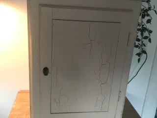 Væg skab /flue skab 