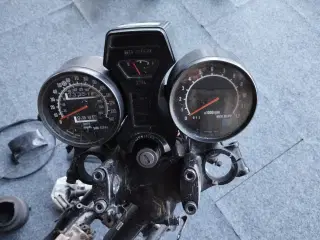 Reservedele og tank til Suzuki Katana årg. 83