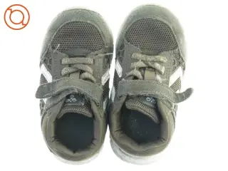 Sko fra Hummel (str. 23)