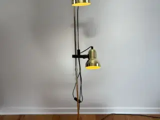 Gulvlampe med to justerbare skærme