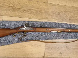 Riffel Flint forlader kal. 62 med kugletang.