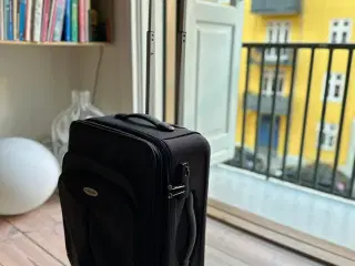 Grå Samsonite kuffert i hård plast og stof