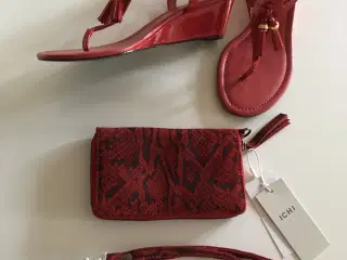 Rød taske Clutch fra Ichi i slangeskinds look