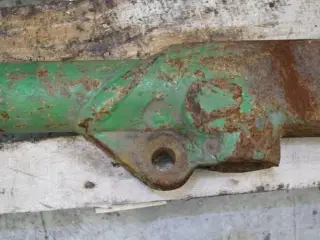 John Deere R.H. Liftarm AR80666
